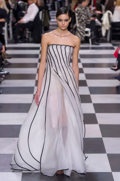 Look 17